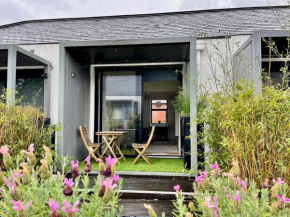 Pass the Keys Cheerful 2 bedroom townhouse with free parking